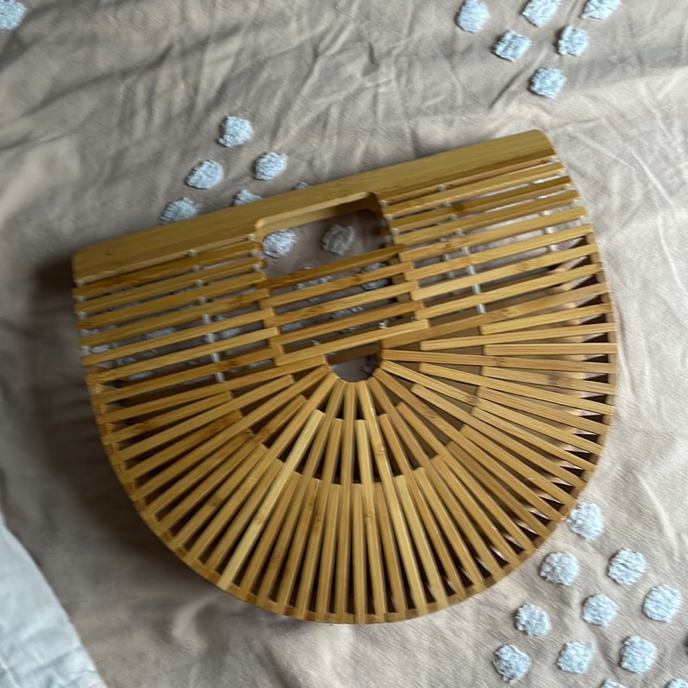 Bamboo structured clutch